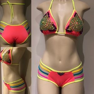Very sexy bikini!